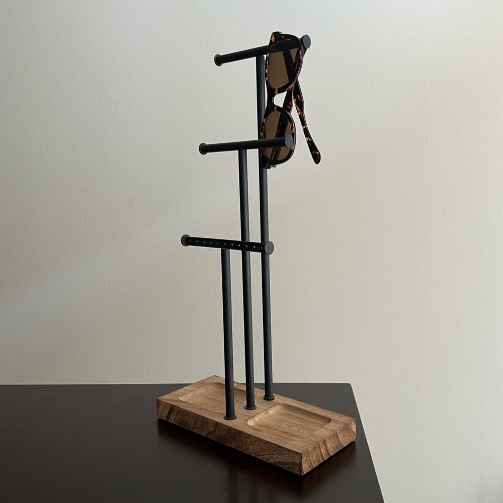 Simple Metal Jewelry Stand